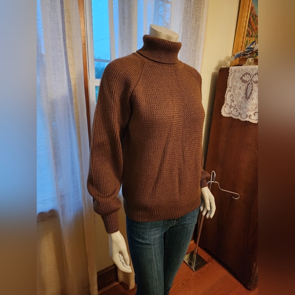 Vtg. Turtleneck Sweater - Picture 4 of 6